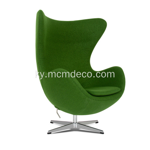 Arne Jacobsen кездемесинин жумуртка креслосунун көчүрмөсү